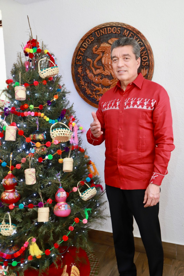 Rutilio Escandón pide a chiapanecos disfrutar esta temporada navideña en familia.