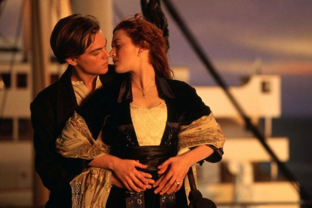 La cinta es protagonizada por Leonardo DiCaprio y Kate Winslet, hoy considerados de los mejores actores de su generación.