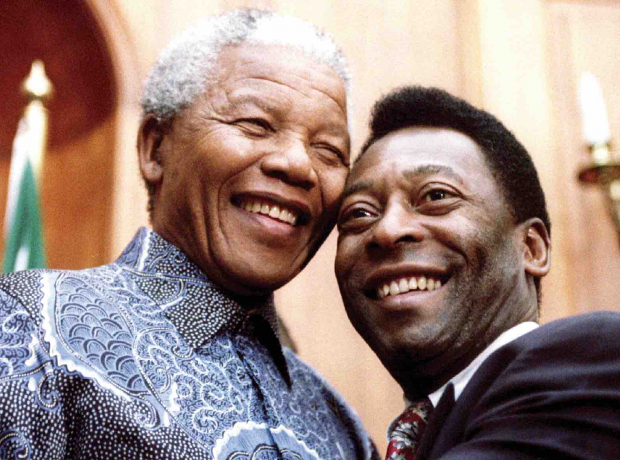 Nelson Mandela y el delantero brasileño estuvieron juntos en 1995.