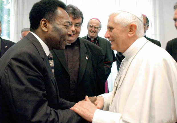 O’Rei visitó al Papa Benedicto XVI en 2005.