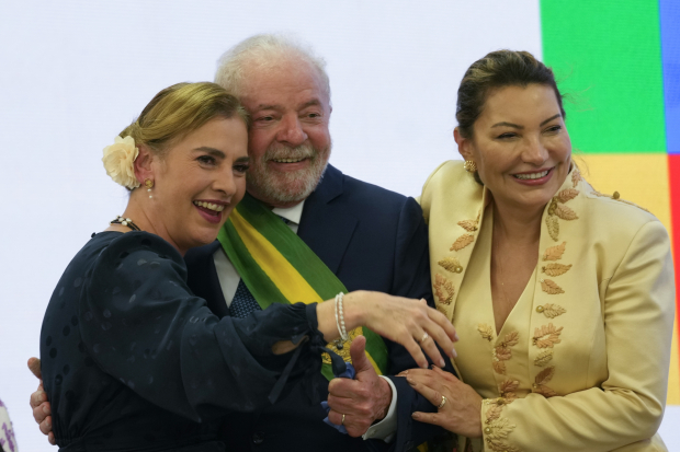 2: Beatriz Gutiérrez, esposa del Presidente de  México, junto al líder brasileño y su pareja Rosangela.