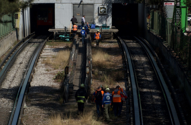 Servicios de emergencia se movilizaron para atender a las personas heridas del choque de trenes del Metro ocurrido entre las estaciones La Raza y Potrero