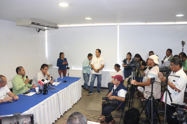 Santos Ramírez Cuevas, secretario de Turismo de Guerrero, en conferencia de prensa.