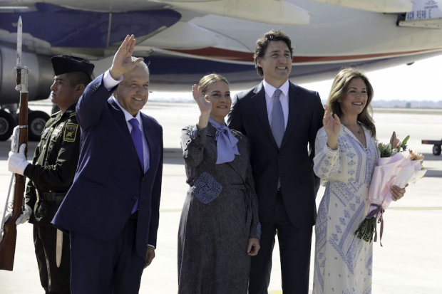 El Presidente Andrés Manuel López Obrador y Beatriz Gutiérrez recibieron a Justin Trudeu y Sophie Grégoire en el AIFA, ayer.