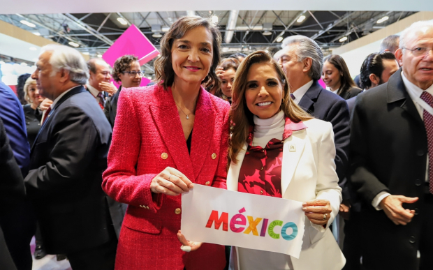 Mara Lezama, gobernadora de Quintana Roo, junto a la ministra española Reyes Maroto.