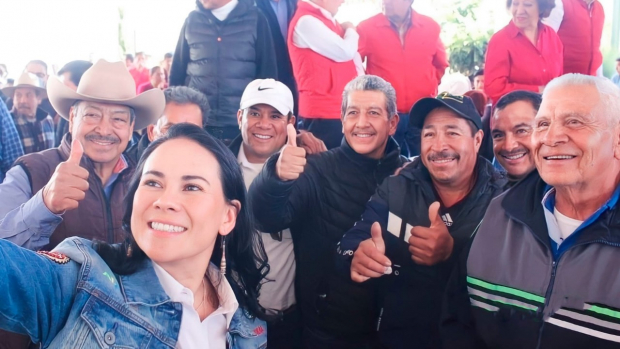 La precandidata por el PRI a la gubernatura del Estado de México, Alejandra Del Moral Vela, se reúne con la militancia tricolor de las diferentes regiones de la entidad.
