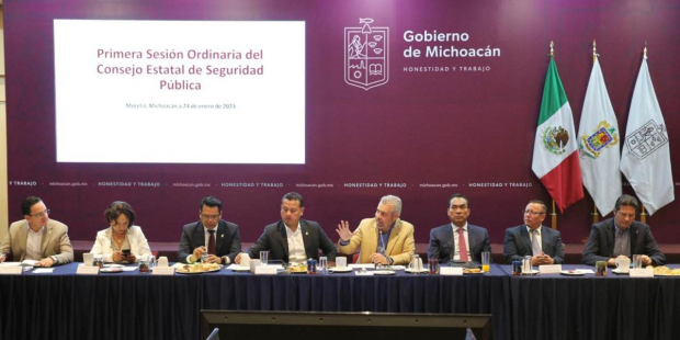 “El Sistema Nacional de Seguridad Pública establece 1.8 elementos por cada 100 mil habitantes y solo Zitácuaro cumple con ese indicador", señaló el gobernador.
