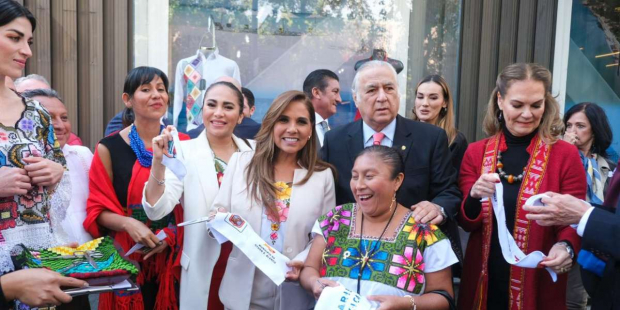 “Lo hecho en Quintana Roo está bien hecho”, destacó la gobernadora Mara Lezama Espinosa al inaugurar la exposición “Muestra Artesanal y Productos Hechos en Quintana Roo” en Punto México.