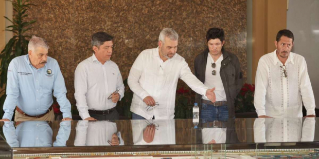 El Puerto de Lázaro Cárdenas y el próximo parque industrial Eleva Park, unirán esfuerzos para incrementar la atracción de inversiones de empresas nacionales y extranjeras.
