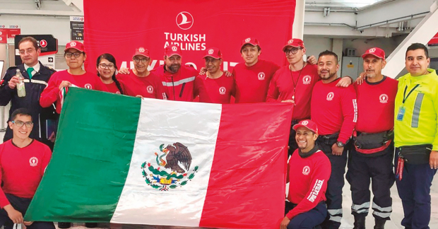 Viajan a Turquía 15 rescatistas del Grupo Topos Tlatelolco, ayer.