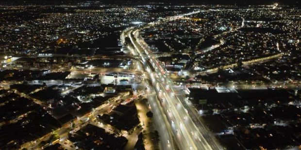 El gobierno de San Luis Potosí, que encabeza Ricardo Gallardo Cardona, entregó la obra de rehabilitación de laterales de la carretera federal 57.