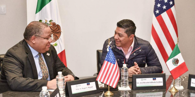 El diplomático norteamericano ofreció todo el respaldo necesario para apoyar las estrategias que emprende el gobierno de San Luis Potosí en favor de los migrantes potosinos.