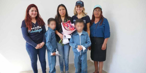 El gobierno de Huixquilucan entregó la construcción de 14 viviendas a madres de familia de siete comunidades del municipio.