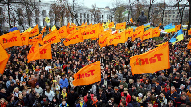 La Revolución Naranja de Ucrania, contra la amenaza rusa, 2004.