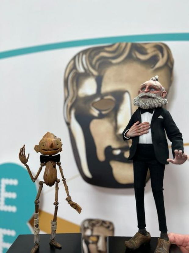 Pinocho y Gepetto también estuvieron presentes en los BAFTA. Lucieron elegantes atuendos.