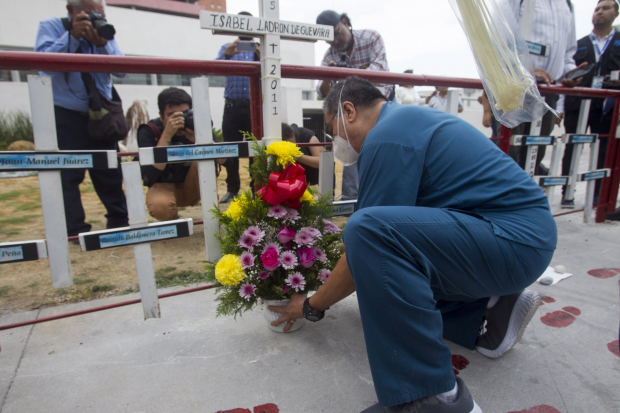 Familiares recuerdan a víctimas del ataque al Casino Royale, el 25 de agosto del 2022.