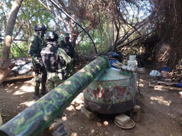 La Sedena aseguró un laboratorio clandestino de pastillas de fentanilo y metanfetamina en Culiacán, Sinaloa, el 15 de febrero.