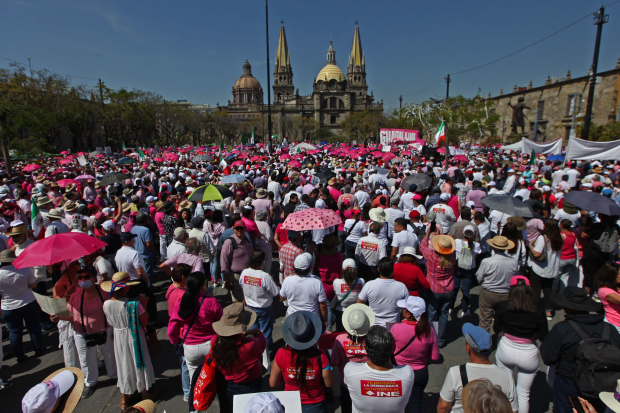 Opositores al Plan B en Guadalajara.