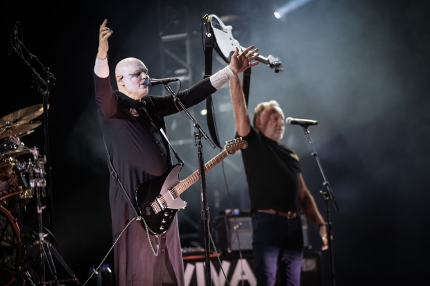 Billy Corgan y Peter Hook.