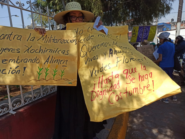 12:40 hrs. "Periferias resisten", claman mujeres en Xochimilco por marcha del 8M.