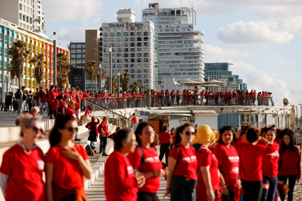 Tel Aviv, Israel: mujeres realizan cadena humana en protesta contra el gobierno israelí y, también, para conmemorar el 8M.