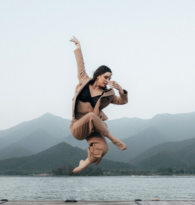 “Entre cursivas” de la bailarina y coreógrafa Laura Quintanilla.