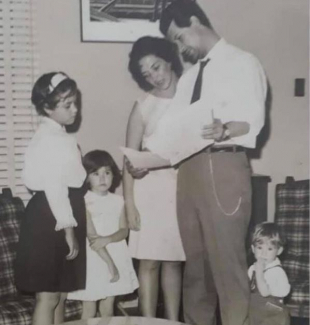 Ignacio López Tarso con su esposa e hijos