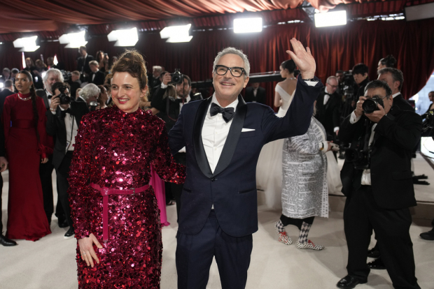 Alfonso Cuarón y Alice Rohrwacher, la directora del cortometraje “Le Pupille”, en la alfombra de los Oscar