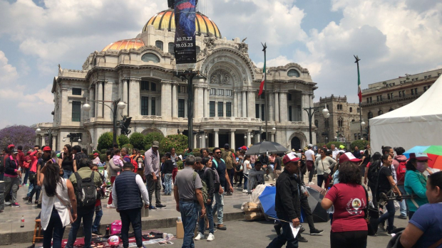 Palacio de Bellas Artes, con presencia de simpatizantes de López Obrador.