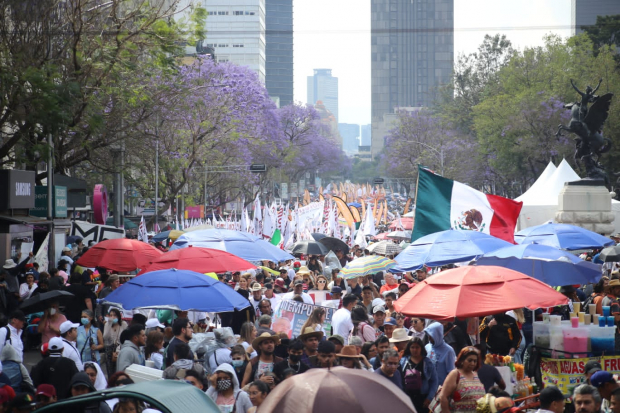 La tarde de este sábado se lleva a cabo una concentración en el marco de la conmemoración del aniversario 85 de la Expropiación Petrolera en el Zócalo de la Ciudad de México.