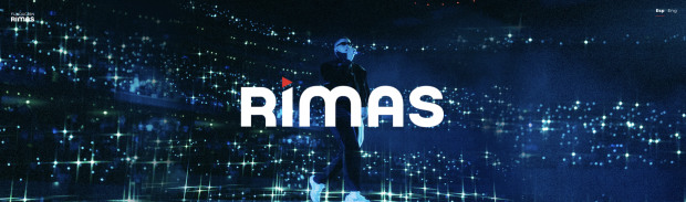 Captura de pantalla de la página web de Rimas; en la imagen Bad Bunny en concierto y el logo de Rimas
