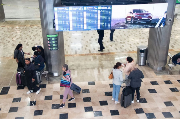 Muchos pasajeros se percataron que la información mostrada en los tableros del AICM
no coincidía con sus boletos. Aquí, la terminal en imagen de archivo de diciembre de 2022.