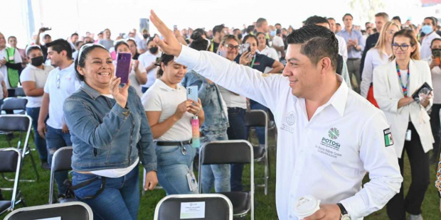 Los beneficios de los programas sociales que implementa el gobierno del estado son una realidad para miles de trabajadores de la zona industrial, dice el gobernador de San Luis Potosí.