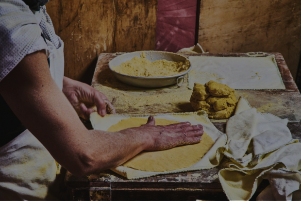 En la gastronomía de Guerrero no pueden faltar platillos a base de maíz, chile y el tradicional mezcal.