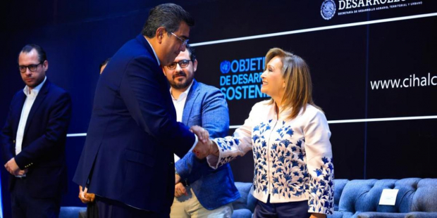 La gobernadora Lorena Cuéllar Cisneros refrendó su compromiso de trabajar de manera coordinada para mejorar la vida de 3 millones 200 mil personas de la zona metropolitana Puebla-Tlaxcala.