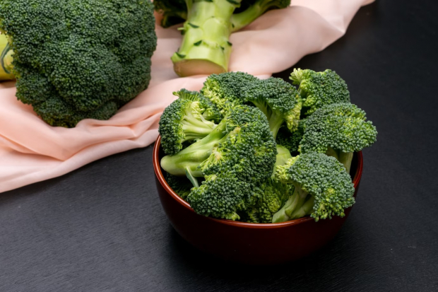 El brócoli aporta una gran cantidad de Vitamina C, más que la naranja.