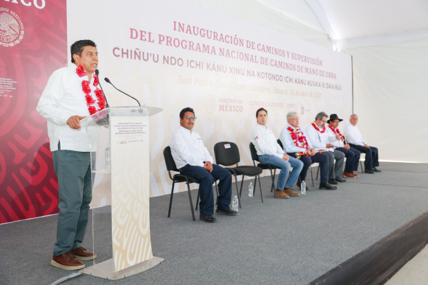 Caminos Artesanales son un acto de justicia social para Oaxaca, coinciden López Obrador y Salomón Jara