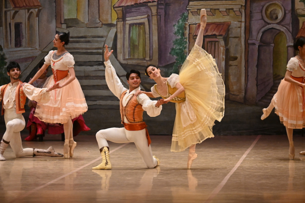 Bailarines de la CND, durante  la representación del ballet.