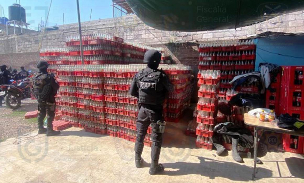 "Se localizaron cientos de cajas de botellas con refresco de cola posiblemente clonado”, dijo Ulises Lara sobre el caso de la Coca-Cola pirata.