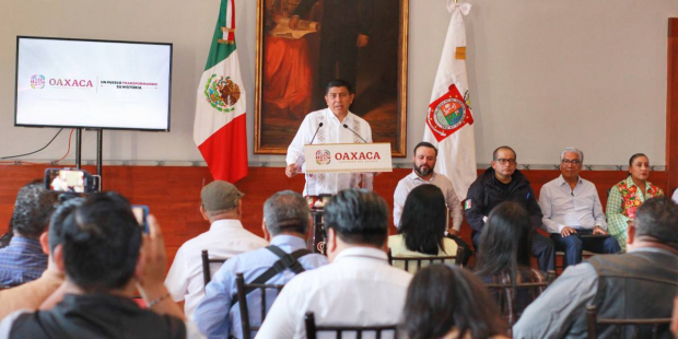 “Ningún gobernador se había reunido con tantos presidentes municipales, ahora recibimos todas sus necesidades", afirmó el gobernador de Oaxaca.