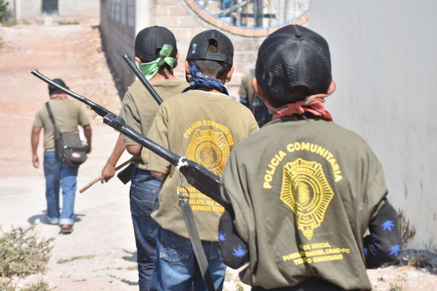 Más de 30 niños que habían perdido a uno o ambos padres fueron captados en 2021 portando rifles para combatir a los narcotraficantes.
