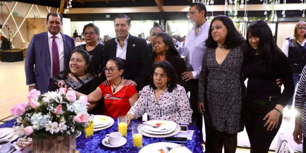 El alcade de Coyoacán fue invitado a un convivio anual por el Dïa de las Madres.