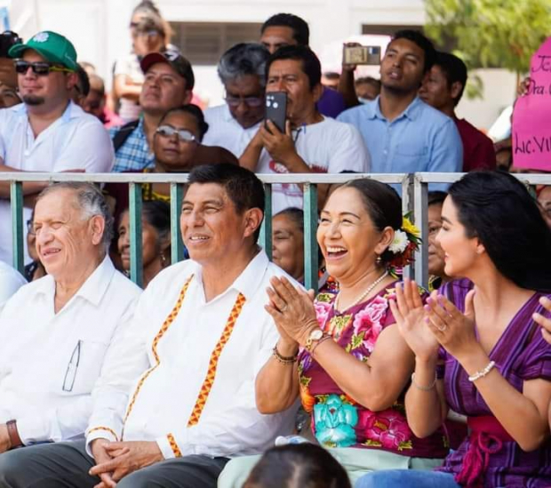 El gobernador del estado Salomón Jara Cruz destacó que hoy en la Ciudad de México y en Oaxaca, existen gobiernos que apuestan por devolverle la dignidad y la esperanza al pueblo.
