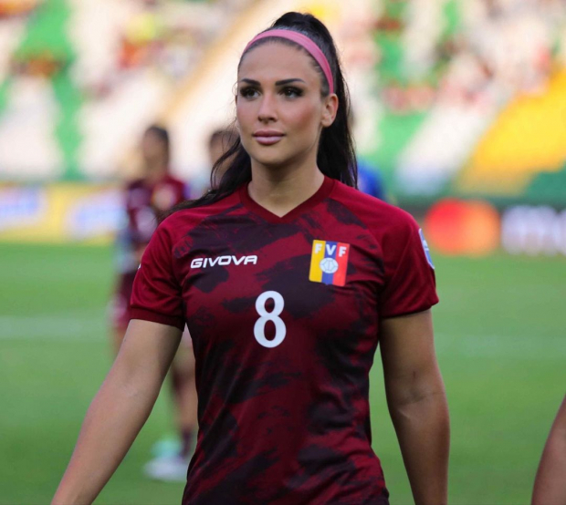 Sonia María es una jugadora profesional de futbol nacida en Canadá, pero que juega para la Selección de Venezuela