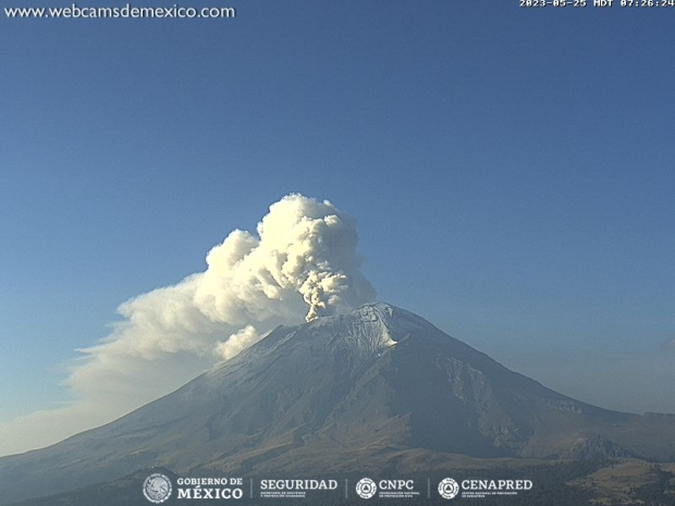 El Popocatépetl continúa con episodios de relativa calma seguidos por varias horas de tremor con emisión de ceniza y emisión de bombas de lava a corta distancia del cráter.