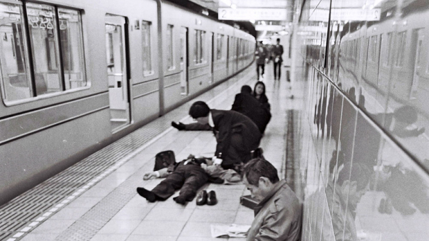 Imagen del atentado en el metro de Tokio