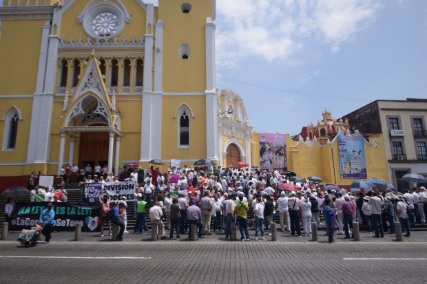 Concentración  de manifestantes en Xalapa, Veracruz, ayer.
