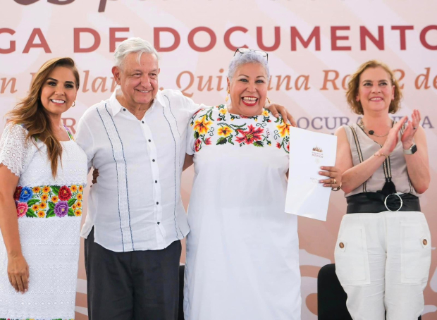 Mara Lezama Espinosa acompañó a AMLO en la entrega de documentos del programa “Mujeres por el Acceso a la Tierra”