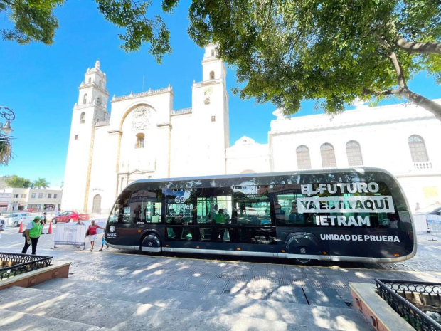 El gobernador Mauricio Vila Dosal supervisó la unidad de prueba del Ie-tram, transporte público 100% eléctrico y único en Latinoamérica