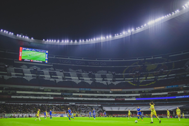 América Femenil en un partido en el Estadio Azteca